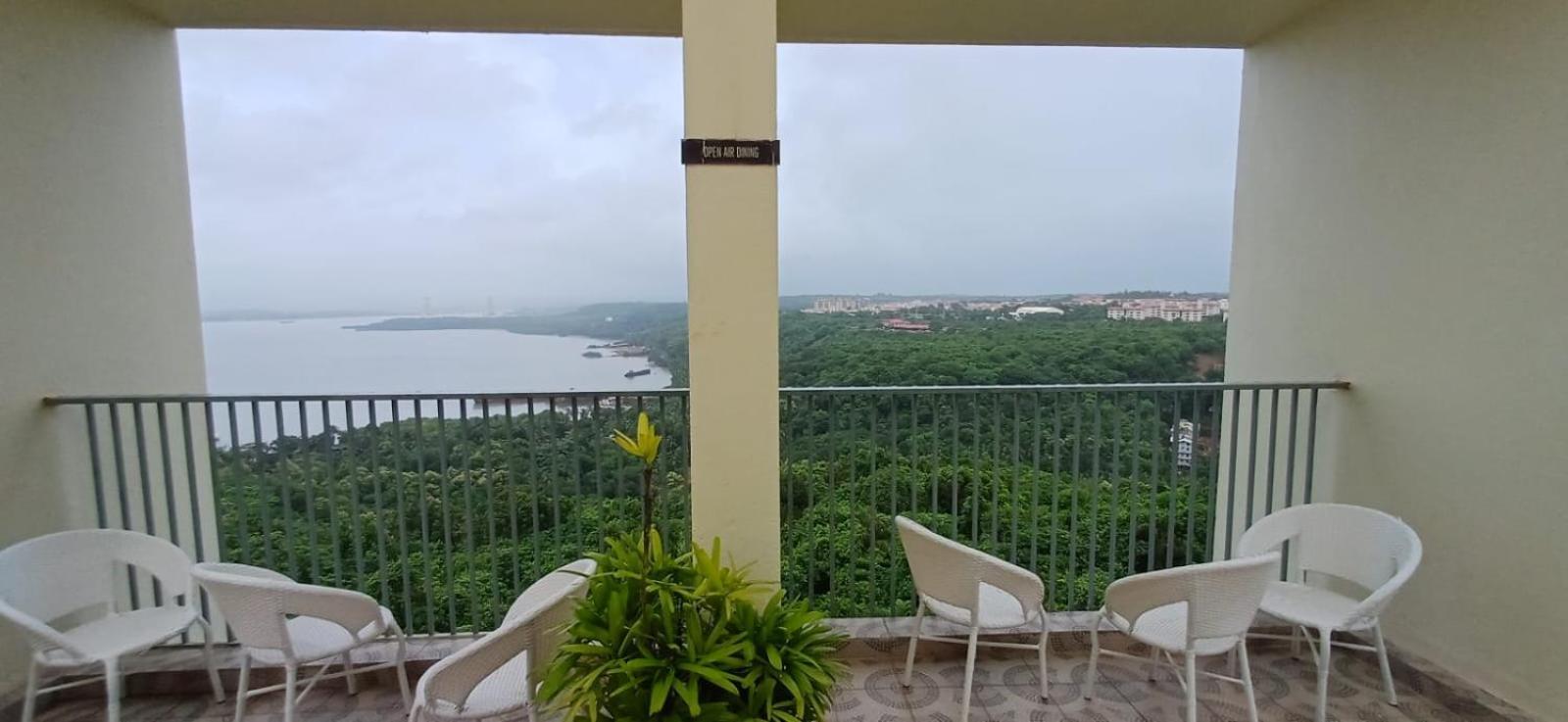 Good Stay 2Bhk Pool Apartment 10 Mins From Dabolim Airport Goa 102 Consua ภายนอก รูปภาพ